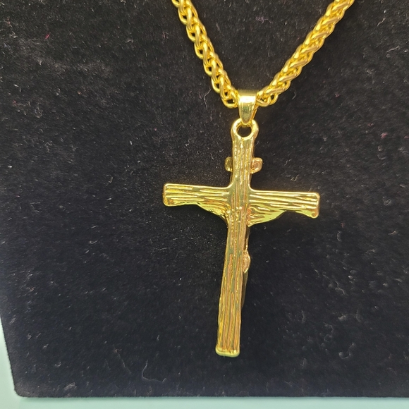 Crucifixion Cross Necklace Goldtone - Picture 7 of 7